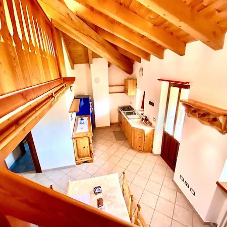 Апартаменты Attico Panoramico Con Soppalco Gignod Экстерьер фото